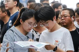 亚洲一哥！孙兴慜绝杀后下场，全场球迷起立鼓掌！